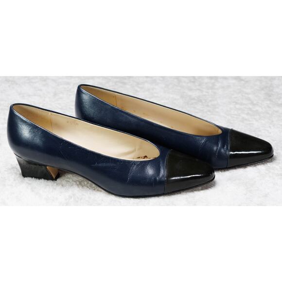Etienne Aigner Vintage Ann Marie Navy and Black Toe Cap Pumps Womens Size 8.5 - Picture 4 of 16